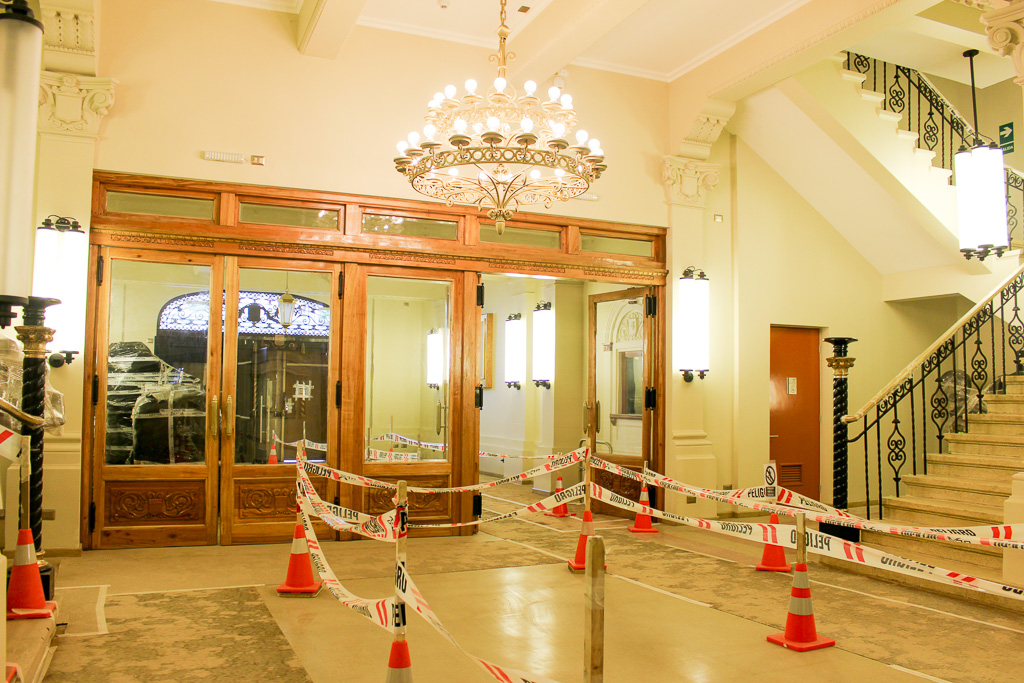 Hall acceso Teatro Cervantes